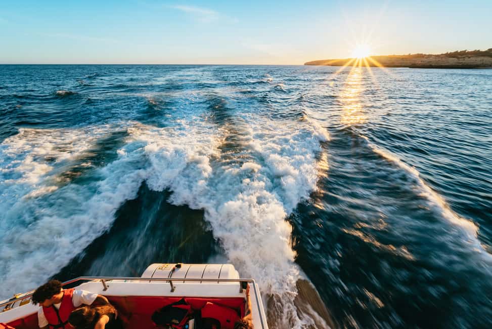afbeelding n.18 van Vanuit Albufeira: Sunset Cruise en Strand BBQ met Open Bar activiteit in Olhos de Água, geüpload door aanbieder