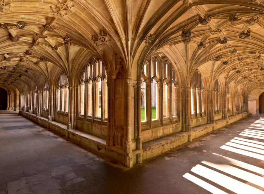 imagem n.3 de De Bath: Excursão de um dia a Stonehenge e Cotswolds com entrada atividade em Lacock, carregada pelo fornecedor
