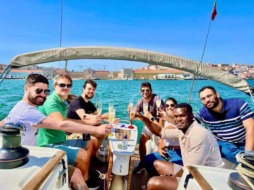imagem n.16 de Lisboa: Cruzeiro no Rio Tejo em Veleiro atividade em Lisboa, carregada pelo fornecedor