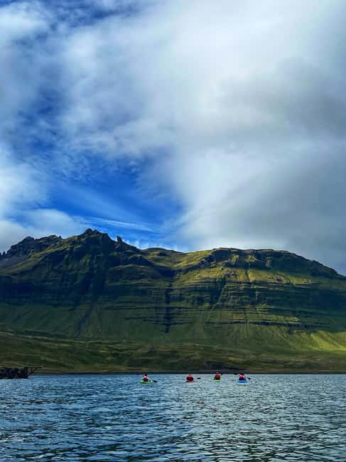 bild nr.4 av Grundarfjörður: Kajakäventyr dagtid på berget Kirkjufell aktivitet i Västisland, uppladdad av arrangören