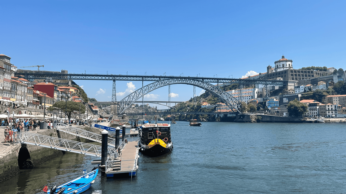 imagem n.4 de Experiência do Porto a Gaia: Passeio pela Cidade e Caves de Vinho atividade em Porto, Portugal, carregada pelo fornecedor