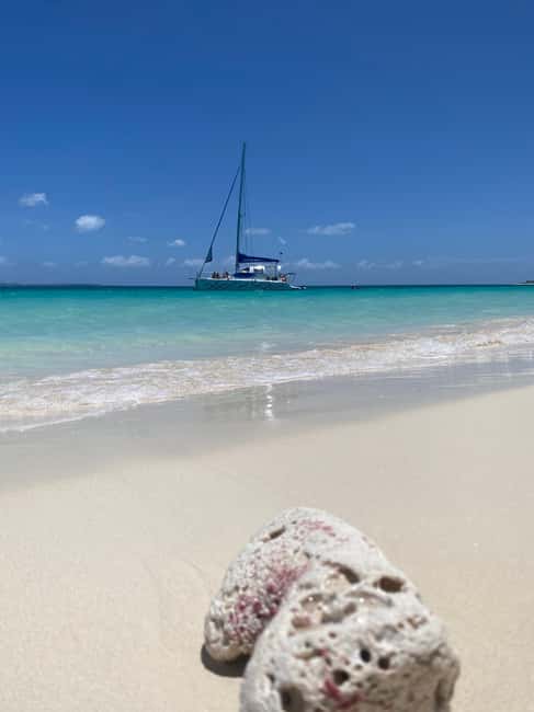 afbeelding n.10 van Sint Maarten: Catamaran snorkelcruise met open bar en lunch activiteit in Sint Maarten, geüpload door aanbieder
