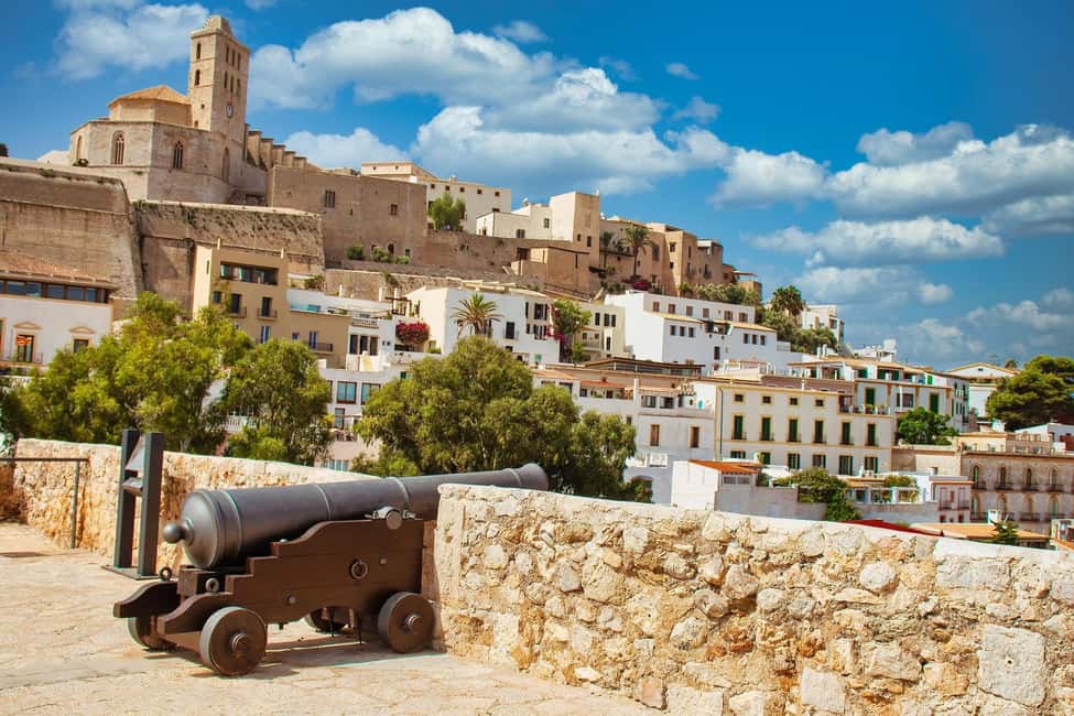 Image N°2 de Soleil, mer et histoires : Visite privée à pied d'Ibiza activité à Ibiza (ville), publiée par le prestataire