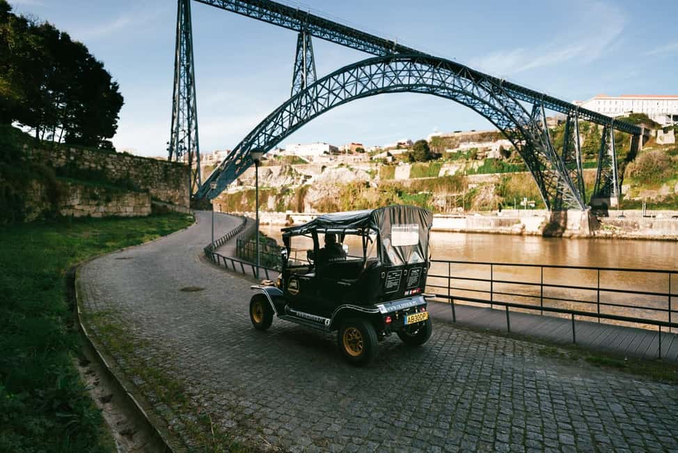 imagem n.22 de Porto:Tour particular pela cidade histórica num Ford T clássico atividade em Porto, Portugal, carregada pelo fornecedor