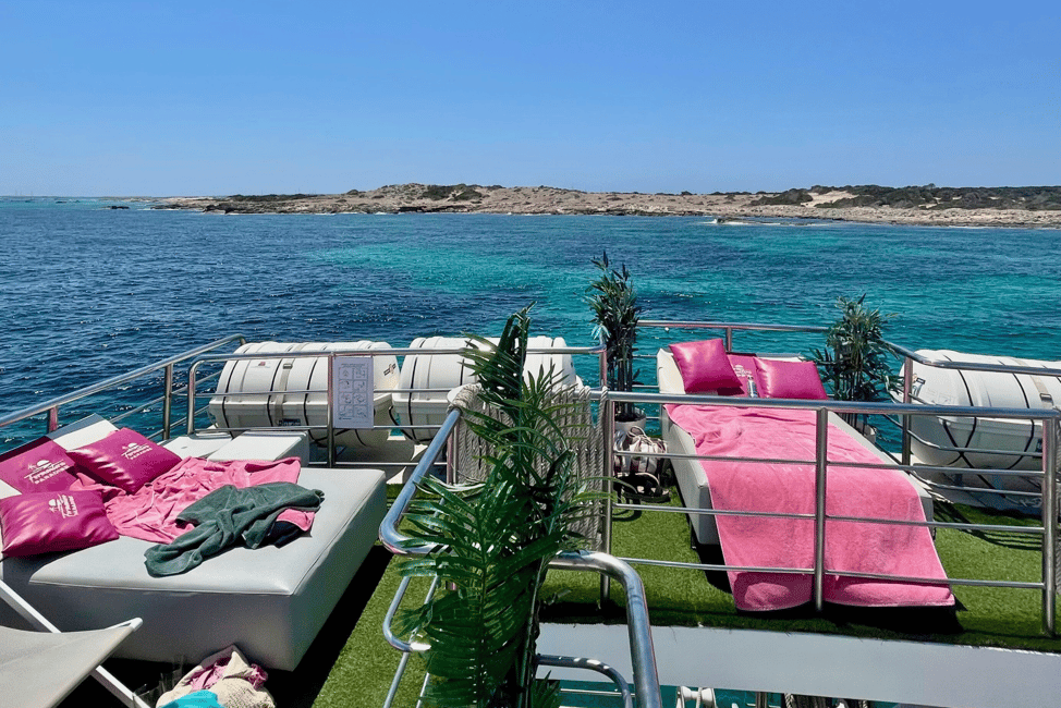 Bild Nr. 26 von Ibiza: Ganztägige Bootstour nach Formentera mit Mittagessen und Schnorcheln Aktivität in La Savina, hochgeladen vom Anbieter