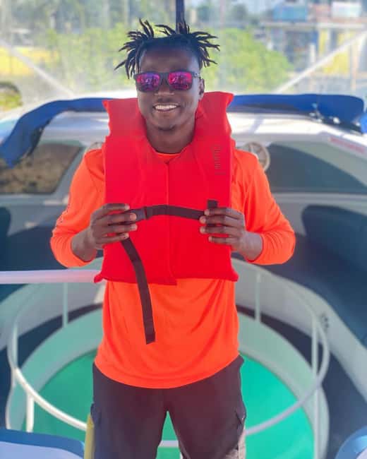 image n.1 of Paradise Island: Glass-Bottom Boat Tour with Live Commentary activity in New Providence, uploaded by supplier