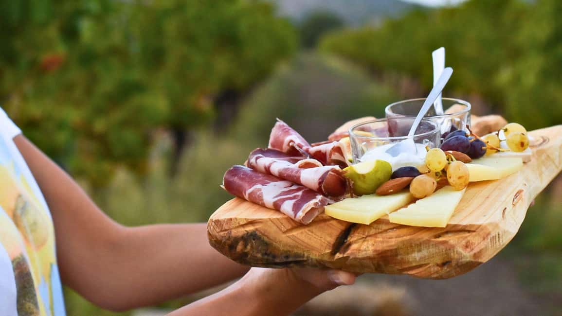 Immagine nº 7 di Alghero: degustazione vini con aperitivo locale in vigna attività a Alghero, caricata dal fornitore