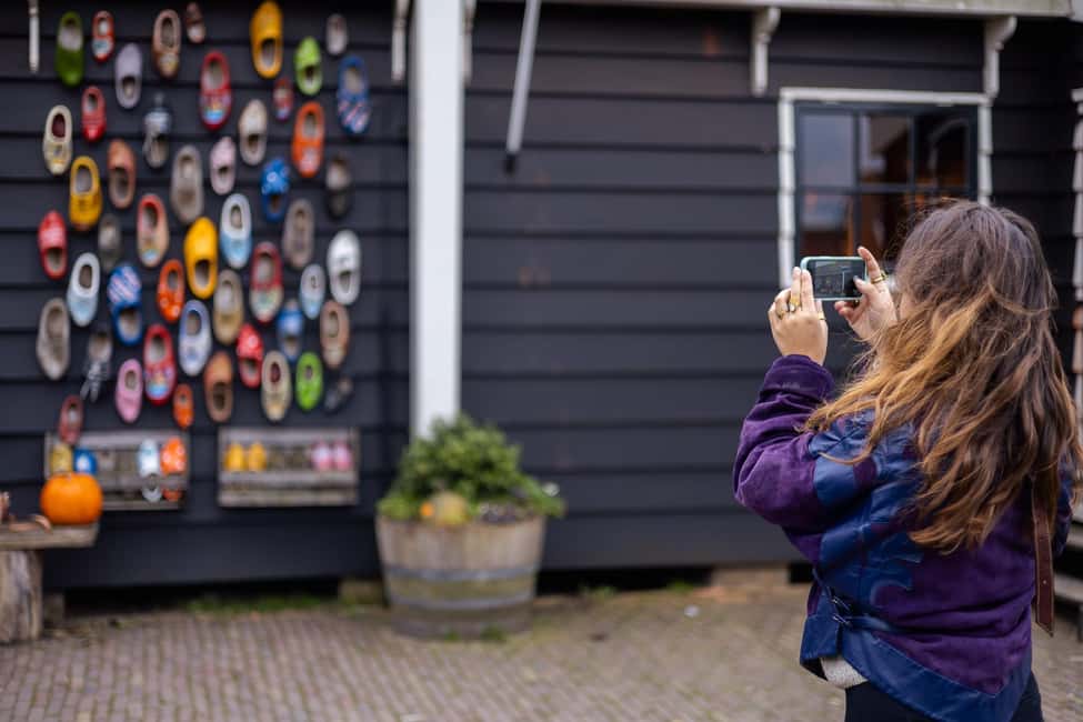 imagem n.9 de Amesterdão: Visita guiada aos moinhos de vento de Zaanse Schans e Volendam atividade em Zaandam, carregada pelo fornecedor