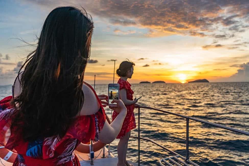 Immagine nº 7 di Crociera in Dhow al tramonto attività a Mascate, caricata dal fornitore