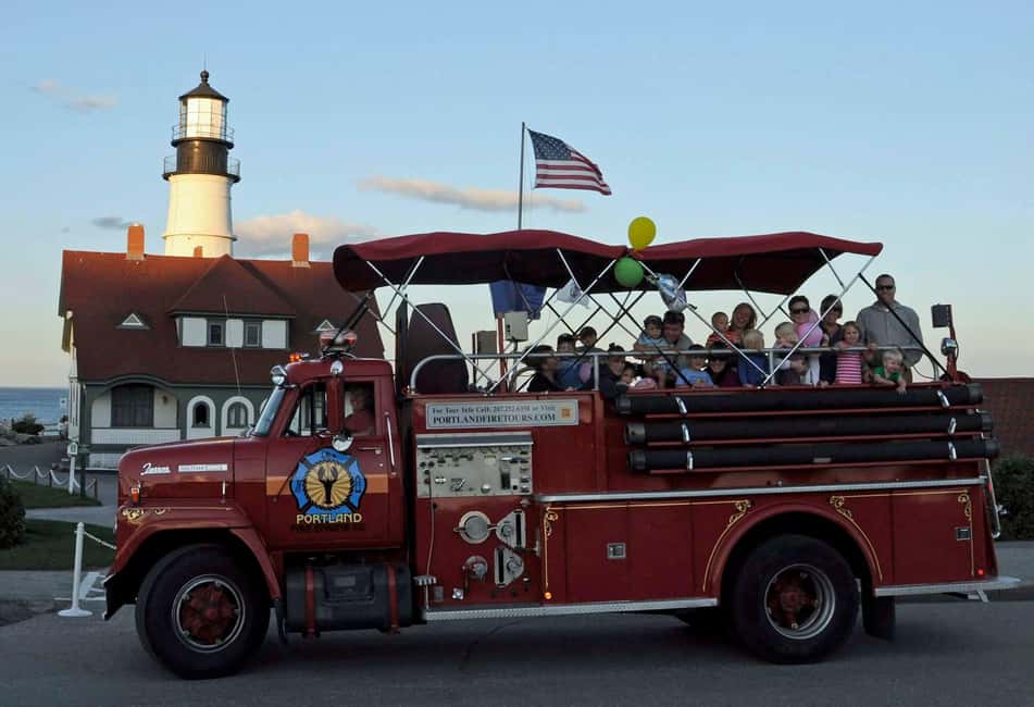 image n.9 of Portland, Maine: Tour in Vintage Fire Engine activity in Portland, Maine, uploaded by supplier