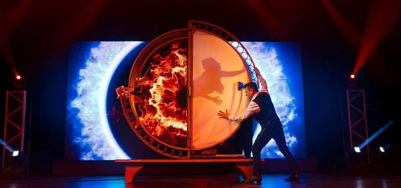 image n.23 of Niagara Falls, Canada: Wild Magic Show Ticket activity in Niagara Falls, Ontario, uploaded by supplier
