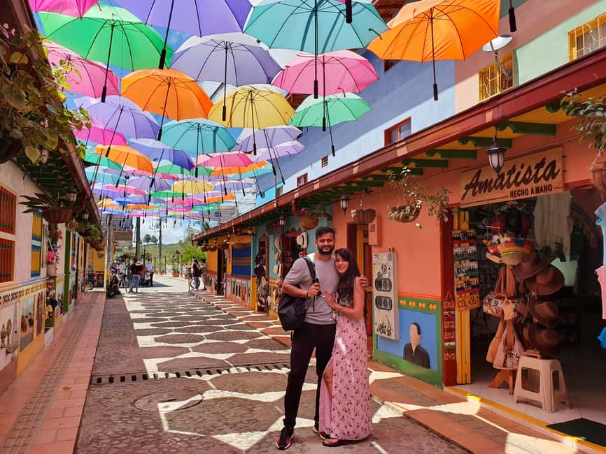 imagem n.2 de De Medellín: Tour particular à rocha El Peñón e à cidade de Guatapé atividade em Guatapé, carregada pelo fornecedor