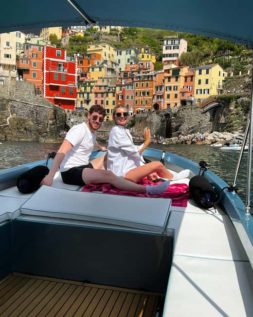 Immagine nº 1 di Tour mattutino delle Cinque Terre in barca attività a Corniglia, caricata dal fornitore