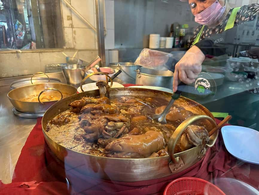 imagem n.5 de Bangkok Authentic Tasting Thai-Chinatown Walking Food Tour atividade em Bangkok, carregada pelo fornecedor