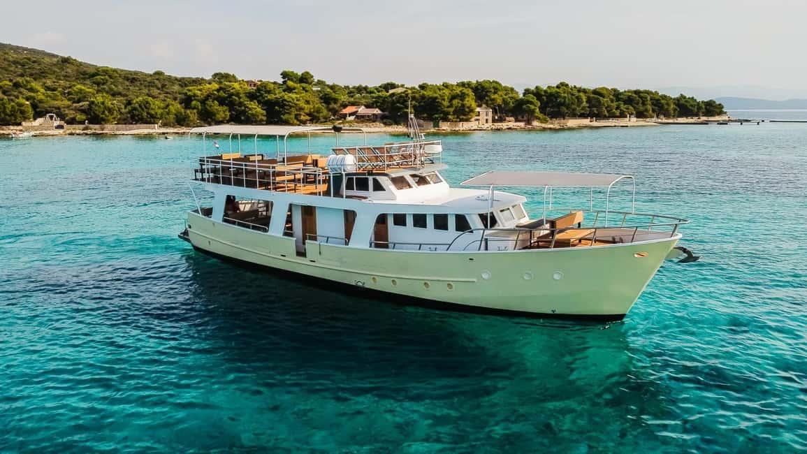 image n.7 of Split: Blue Lagoon and 3 Island Cruise with Food and Drinks activity in Dalmatia, uploaded by supplier