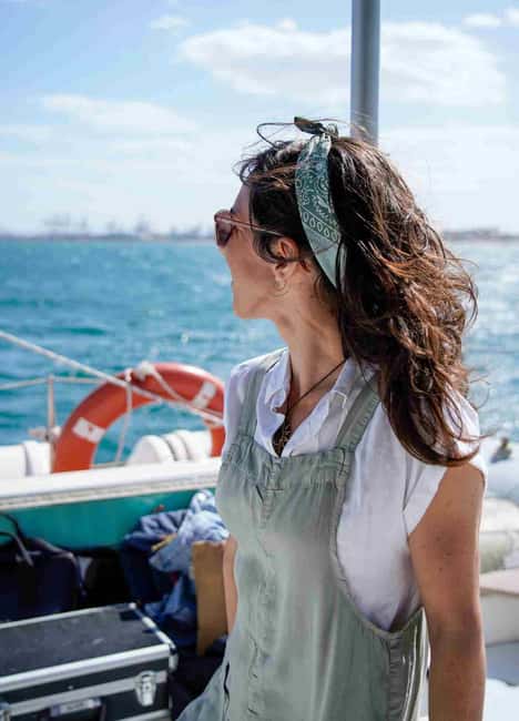 imagem n.8 de Valência: Passeio de catamarã com mergulho e DJ opcional atividade em Valência, carregada pelo fornecedor