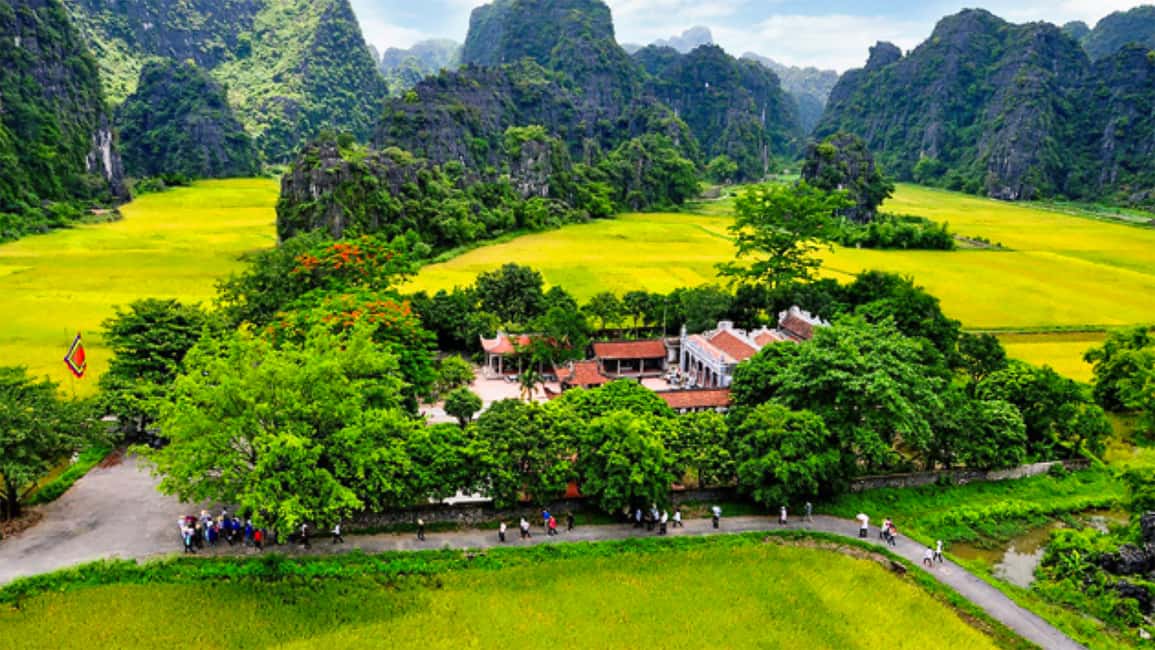 image n.2 of Hanoi/Ninh Binh: 1-Day Tam Coc/Trang An, Hoa Lu & Mua Caves activity in Central Vietnam, uploaded by supplier