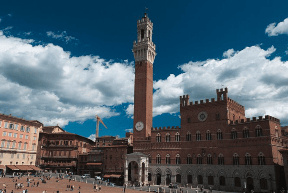 Immagine nº 2 di Da Firenze: Siena privata, San Gimignano + degustazione vini attività a Siena, caricata dal fornitore
