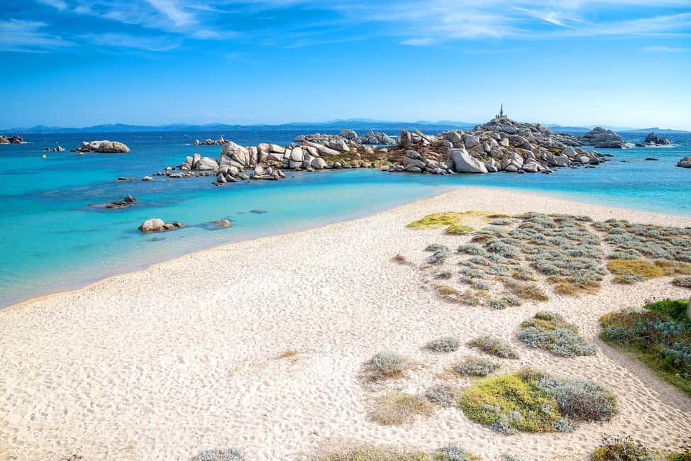 Image N°5 de Demi-journée : après-midi détente vers les îles Lavezzi et Cavallo activité à Porto-Vecchio, publiée par le prestataire