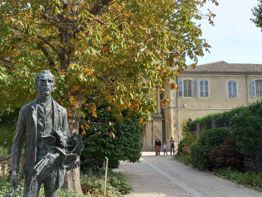 imagem n.4 de De Avignon: Nas pegadas de Van Gogh na Provença atividade em Les Baux-de-Provence, carregada pelo fornecedor