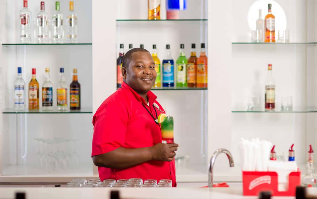 imagem n.1 de Montego Bay: Experiência na sala de embarque VIP do Club Mobay atividade em Montego Bay, carregada pelo fornecedor