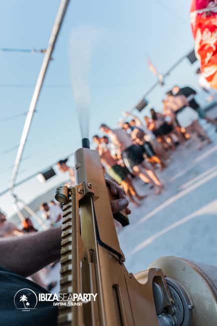Image N°57 de Ibiza : Soirée VIP sur un catamaran avec Open Bar Premium, Paella et Ticket Club activité à Ibiza (ville), publiée par le prestataire