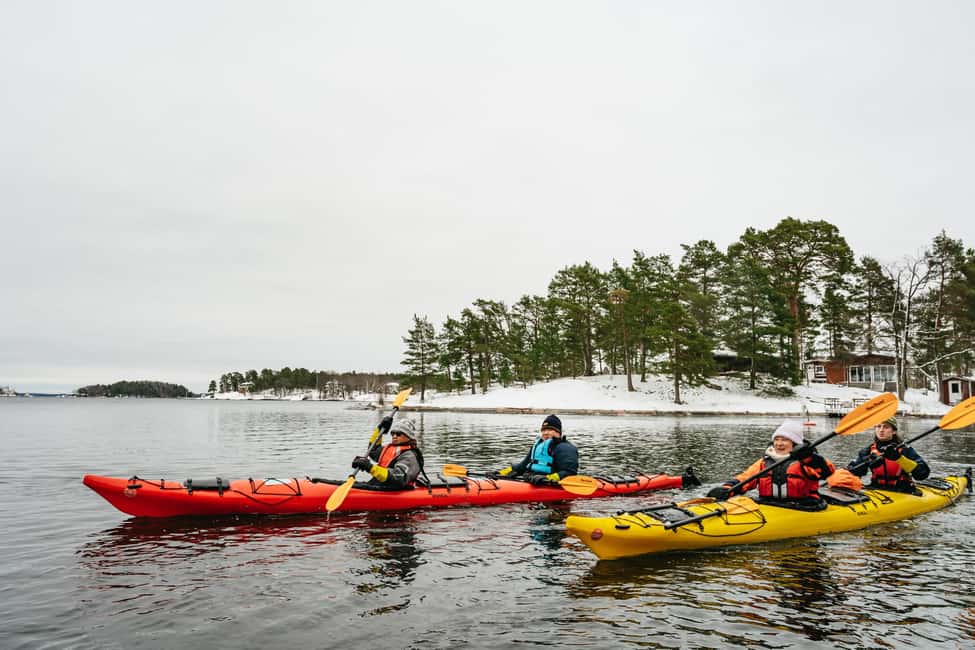 imagem n.3 de Estocolmo: Caiaque de inverno, Fika sueco e sauna quente atividade em Vaxholm, carregada pelo fornecedor