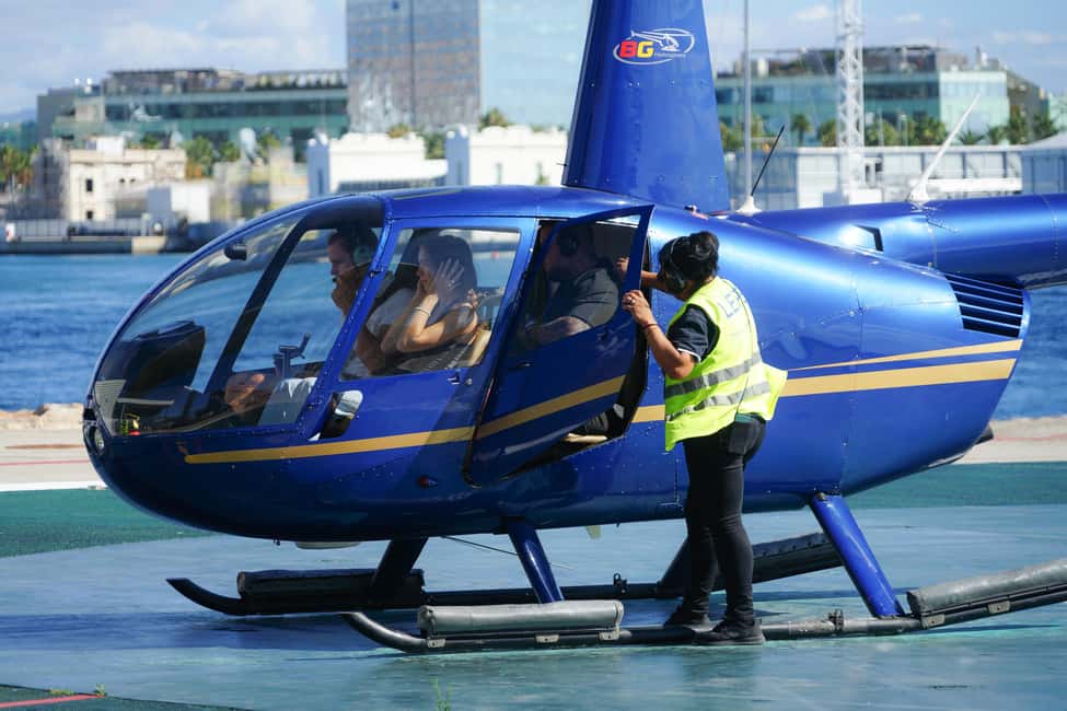 Bild Nr. 6 von Barcelona: Hubschrauberflug mit optionaler Bootsfahrt Aktivität in Barcelona, hochgeladen vom Anbieter