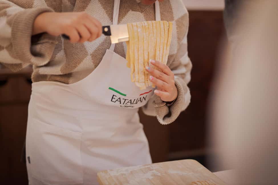 Image N°4 de Rome : Cours de cuisine de pâtes fettuccine dans le centre ville de Rome activité à Rome, publiée par le prestataire