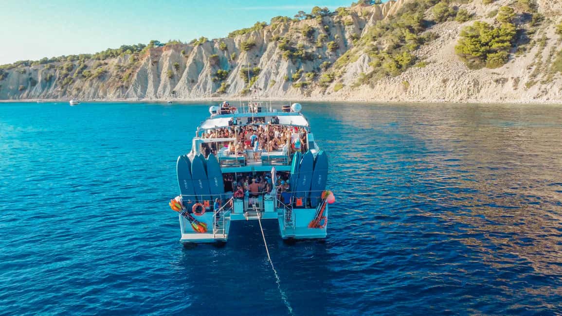 Image N°37 de Ibiza : Soirée VIP sur un catamaran avec Open Bar Premium, Paella et Ticket Club activité à Ibiza (ville), publiée par le prestataire