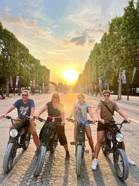 Image N°11 de Paris : Tour Eiffel et visite nocturne de Notre-Dame en E-Bike activité à Paris, publiée par le prestataire