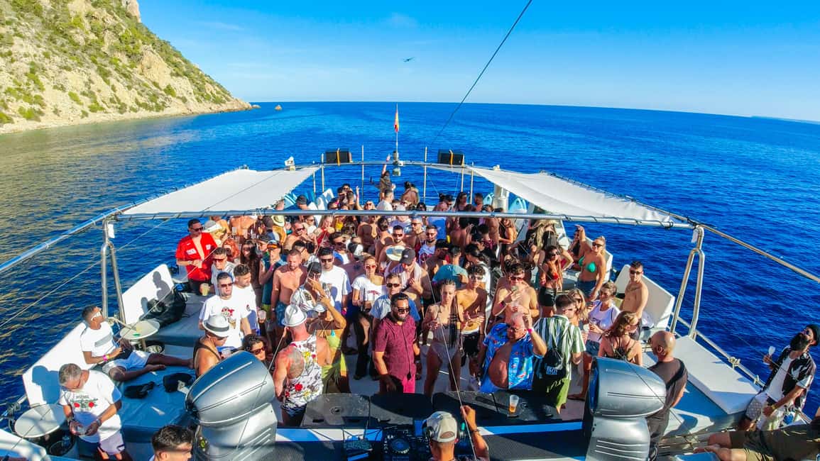 Image N°56 de Ibiza : Soirée VIP sur un catamaran avec Open Bar Premium, Paella et Ticket Club activité à Ibiza (ville), publiée par le prestataire
