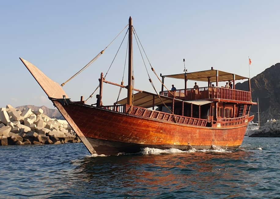 Immagine nº 3 di Muscat - Crociera costiera e al tramonto in dhow omanita (2 ore) attività a Mascate, caricata dal fornitore