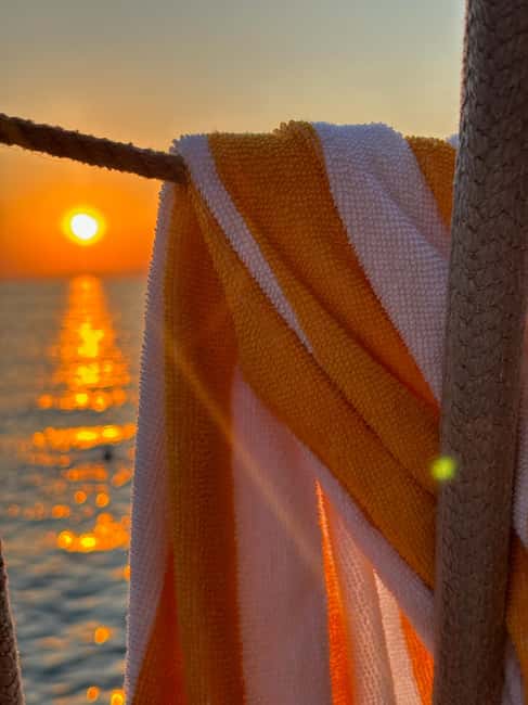 imagen n.º 9 de Marsella: Cóctel-Cena en Crucero al Atardecer en las Islas Frioul actividad en Marsella, subida por el proveedor