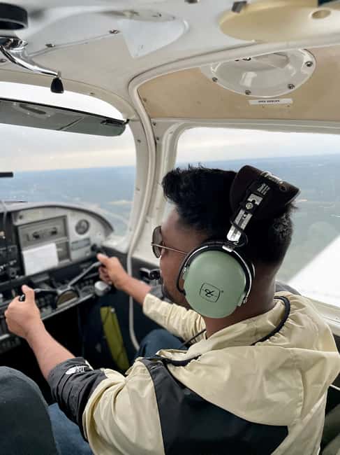 Image N°2 de Vol en avion au-dessus de Riga ou de la Lettonie activité à Riga, publiée par le prestataire