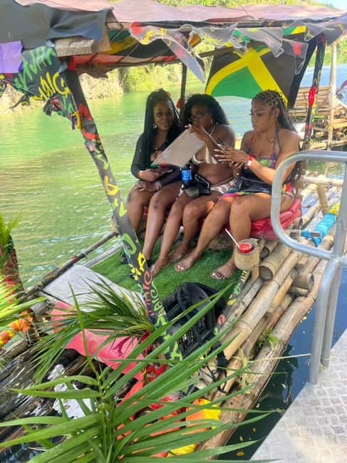 imagem n.2 de Ocho Rios : Bamboo River Rafting em Ocho Rios Jamaica. atividade em Clarendon, carregada pelo fornecedor