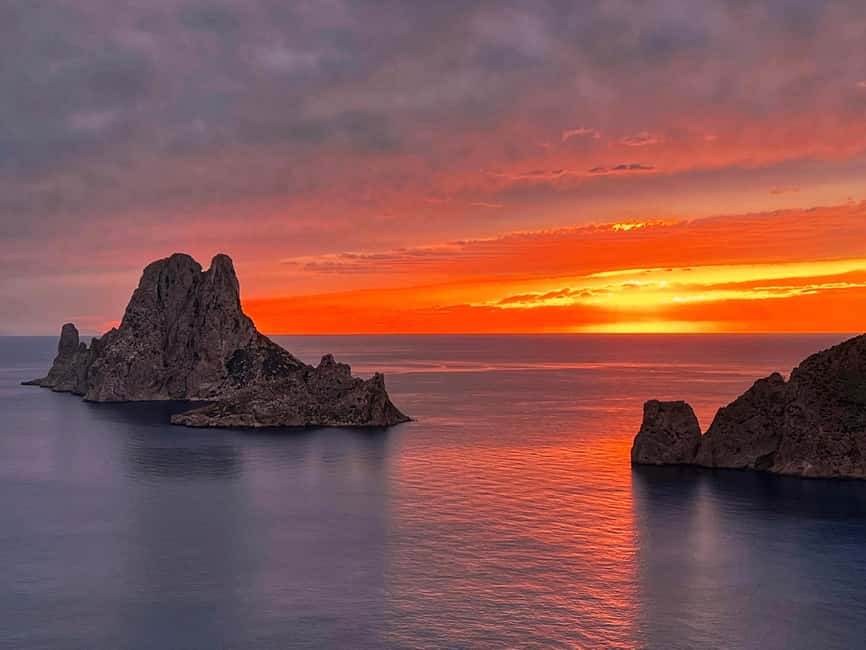 Image N°13 de Ibiza : Excursion en bateau, safari en 4x4 et randonnée au coucher du soleil à Es Vedra activité à Sant Josep de sa Talaia, publiée par le prestataire
