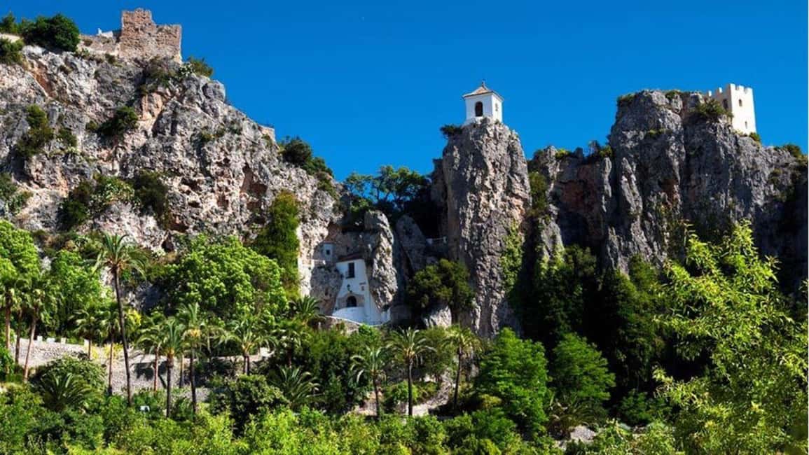 imagen n.º 5 de Benidorm: Excursión guiada en Jeep a Guadalest y las Cascadas del Algar actividad en Callosa de Ensarriá, subida por el proveedor