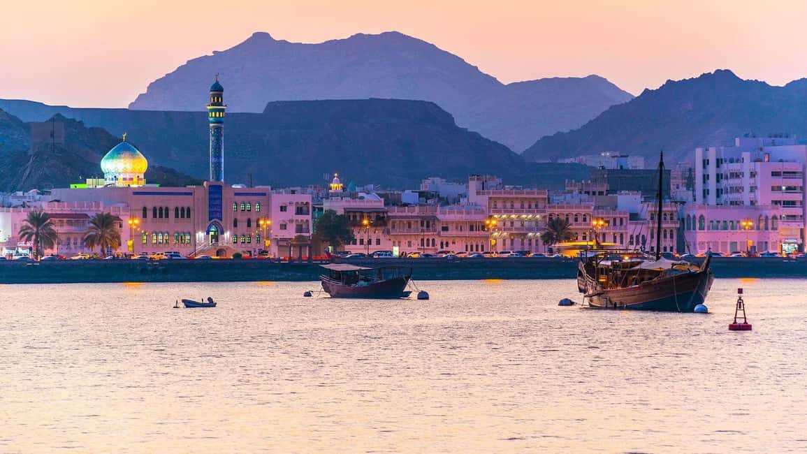 Immagine nº 2 di Muscat: gita in barca sulla costa e al tramonto attività a Mascate, caricata dal fornitore