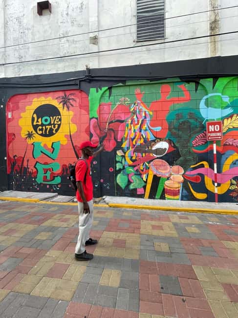 imagem n.3 de Kingston: Excursão a pé com exploração de murais atividade em Kingston, Jamaica, carregada pelo fornecedor