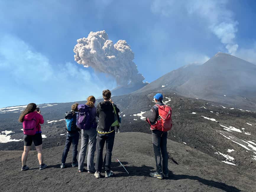 imagen n.º 3 de Excursión al Etna a 3000 mt. con teleférico y jeep 4x4 actividad en Catania, subida por el proveedor
