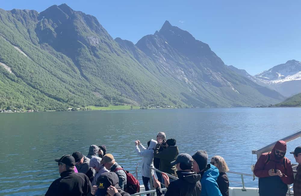 Image N°9 de Croisière dans le fjord Hjørundfjord aller-retour à partir d'Ålesund activité à comté de Møre og Romsdal, publiée par le prestataire