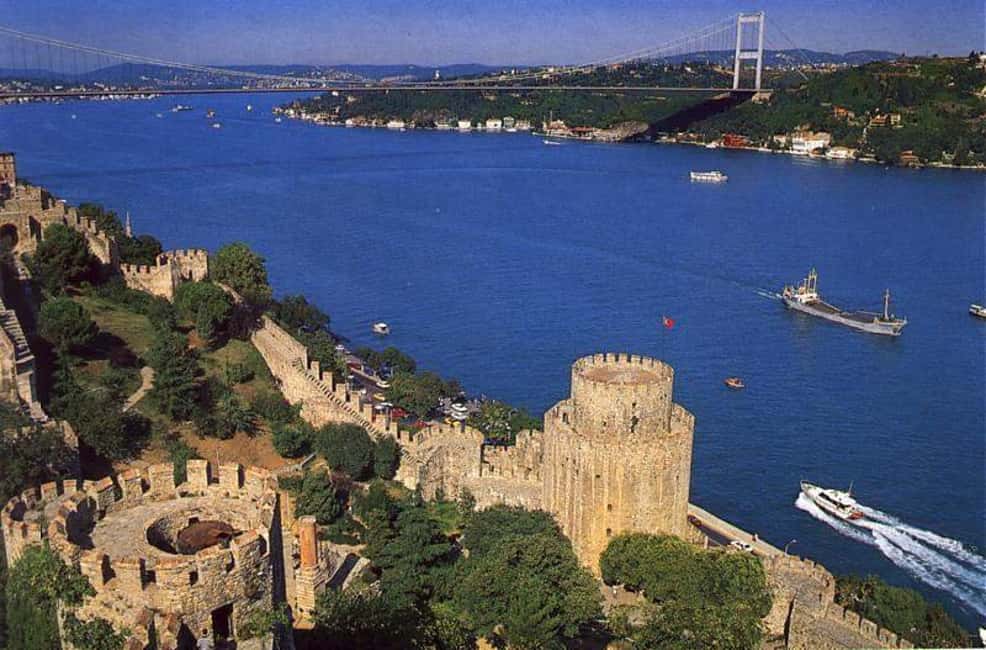 Immagine nº 1 di Crociera sul Bosforo e tour dei due continenti con pranzo attività a Istanbul, caricata dal fornitore