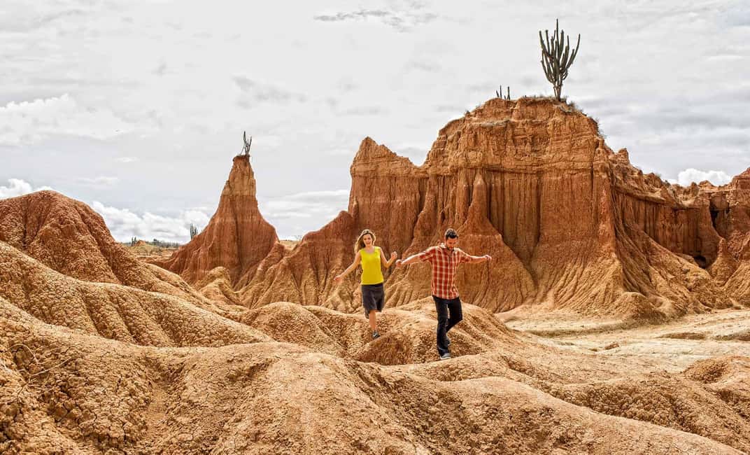 Guía respondiendo preguntas en el Desierto de la Tatacoa