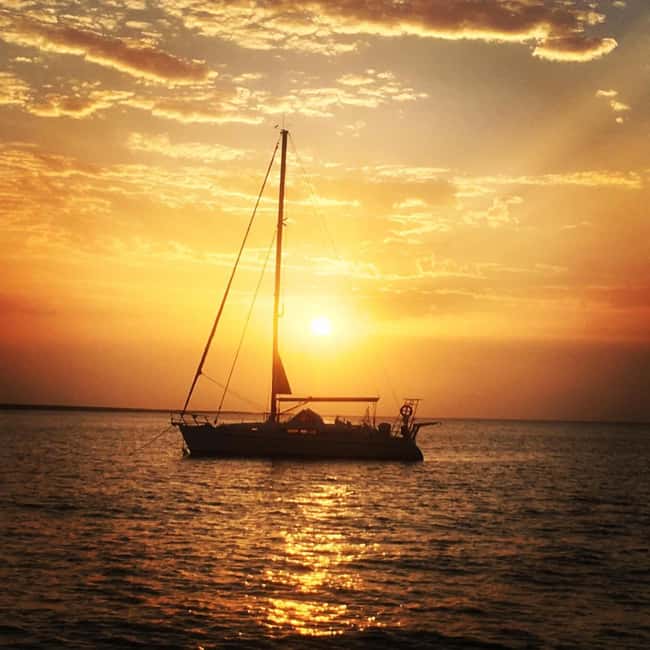 imagem n.9 de Aluguel de barco inesquecível de meio dia - Ilha do Sal, Cabo Verde atividade em Santa Maria, Cabo Verde, carregada pelo fornecedor