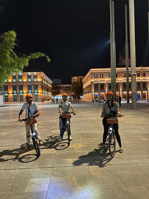 imagem n.2 de Medellín: Anda de E-Bike como um local com lanche incluído atividade em Medellín, carregada pelo fornecedor