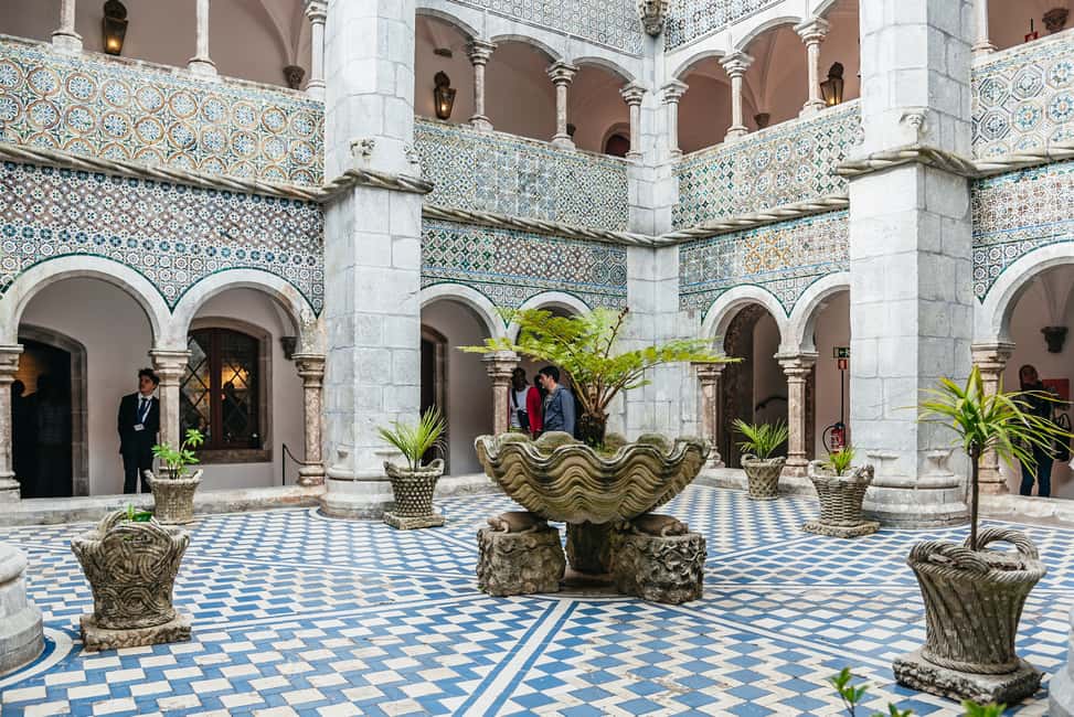Image N°13 de Depuis Lisbonne : Visite d'une jounée de Sintra et du Palais de Pena activité à Sintra, publiée par le prestataire