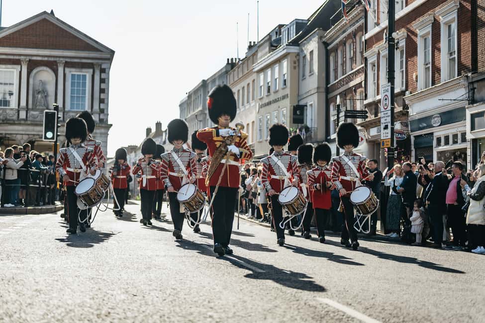 image n.3 of London: Full-Day Windsor, Stonehenge, and Oxford Tour activity in Amesbury, uploaded by supplier
