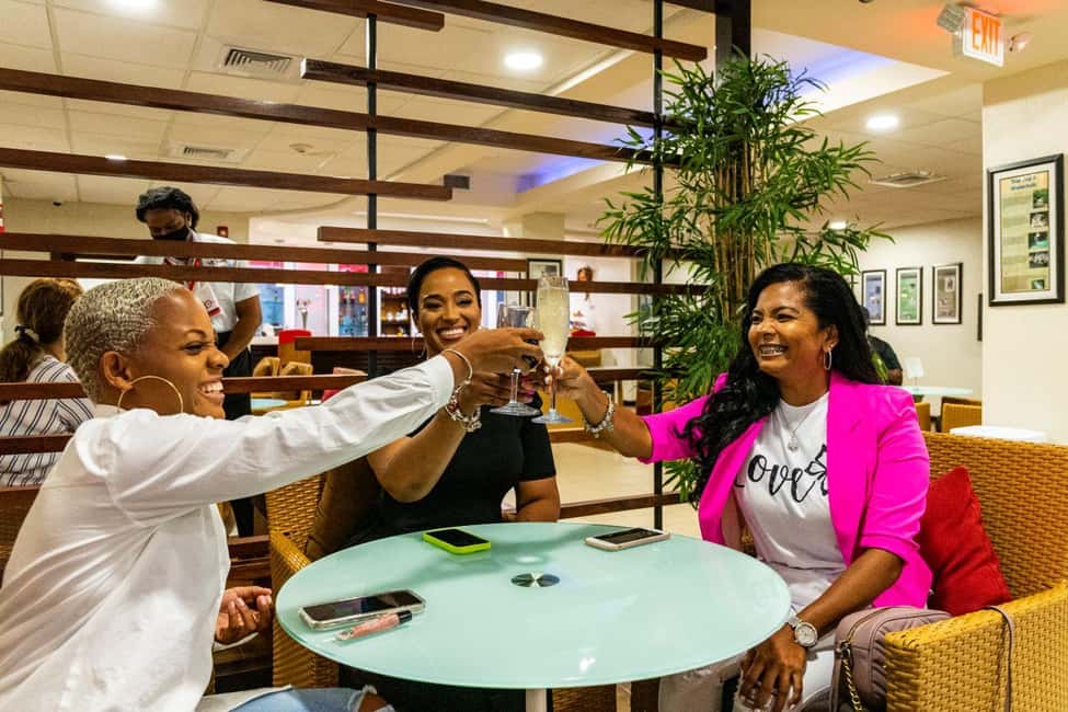 imagem n.8 de Montego Bay: Experiência na sala de embarque VIP do Club Mobay atividade em Montego Bay, carregada pelo fornecedor