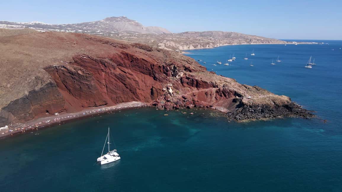 imagem n.17 de Cruzeiro Santorini Gold Catamaran com snorkel, churrasco e bar aberto atividade em Vlichada, carregada pelo fornecedor